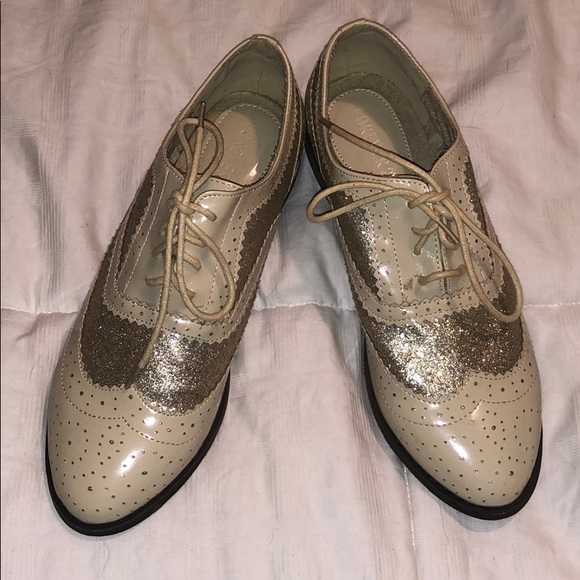 Gold and Nude patent oxford loafers - Picture 2 of 5